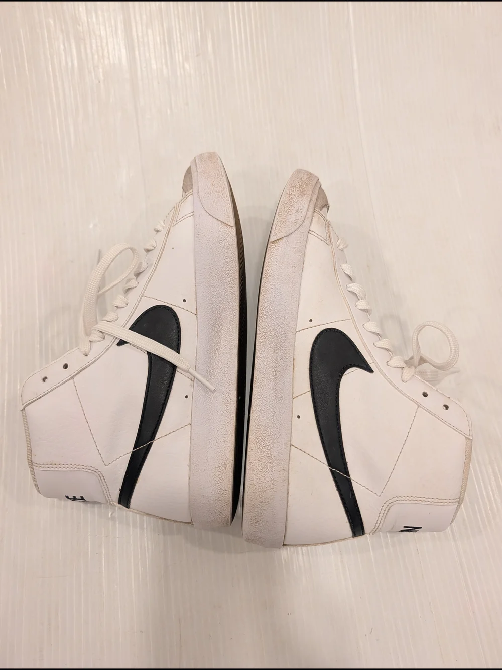 NIKE Blazer Mid 77 Vintage White High-Top Sneakers with Black Swoosh Youth Size7